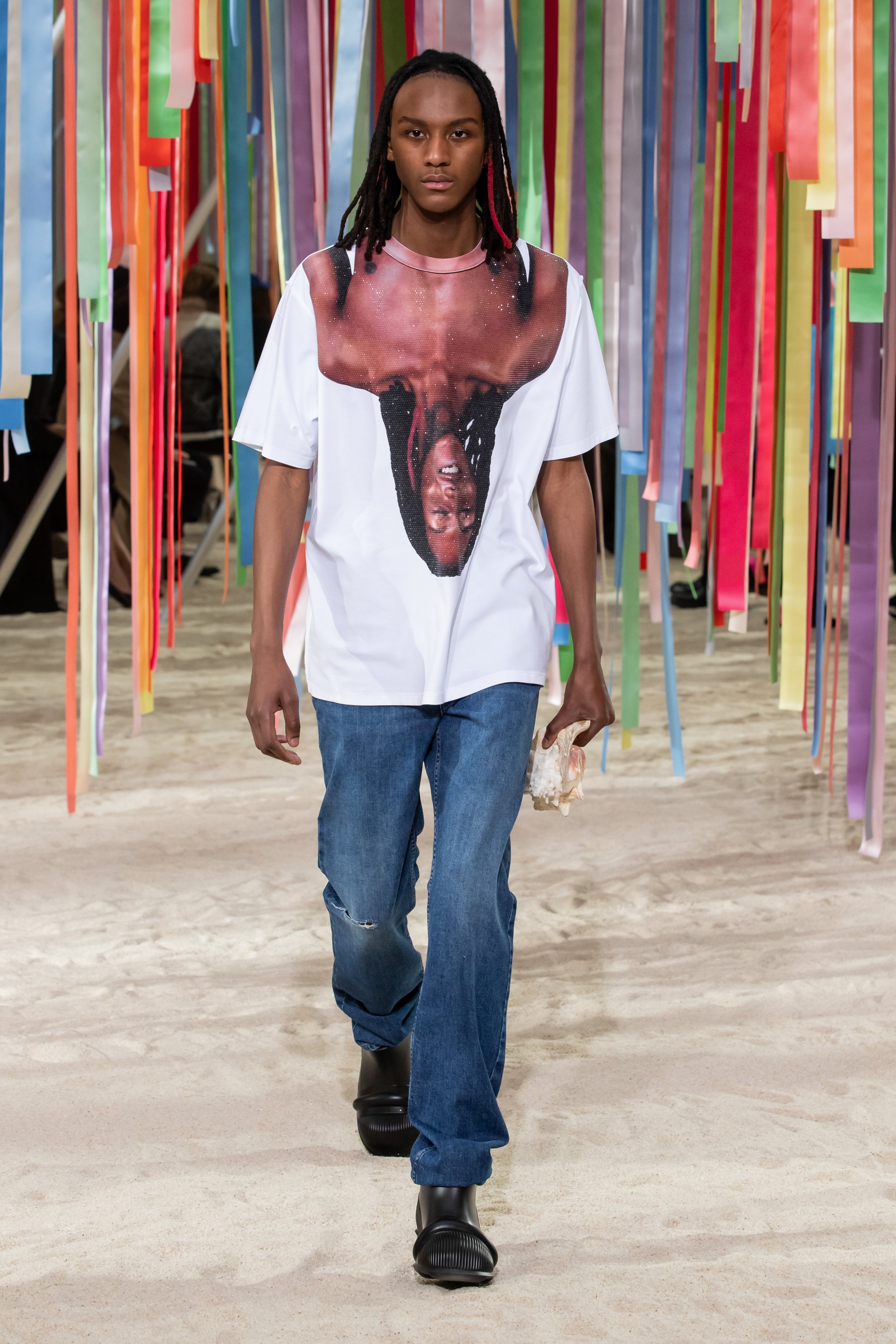 Loewe AW22: Camp amongst the Metaverse. — Perfect˙